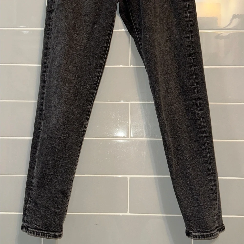 Levi’s High Rise Tapered Jeans - Picture 5 of 17